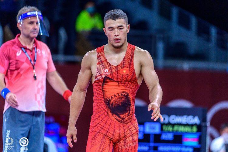 Akzhol Makhmudov in the shark-print singlet, Tokyo Olympics